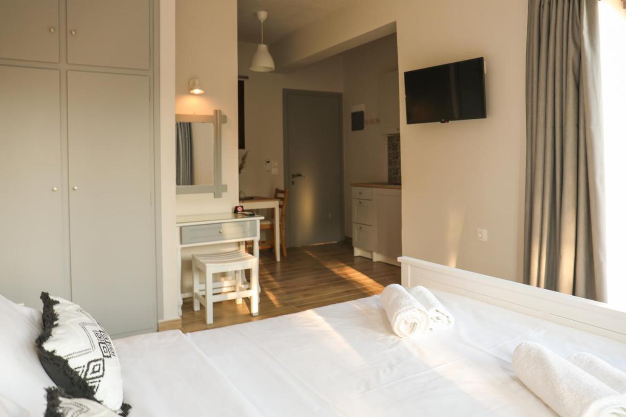 Golden Evelyn Aparthotel Agia Paraskevi  Buitenkant foto